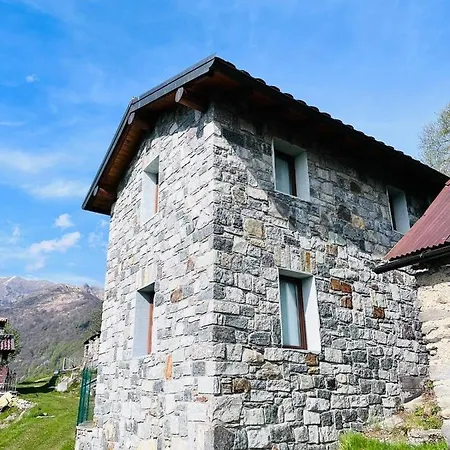 Alex Chalet